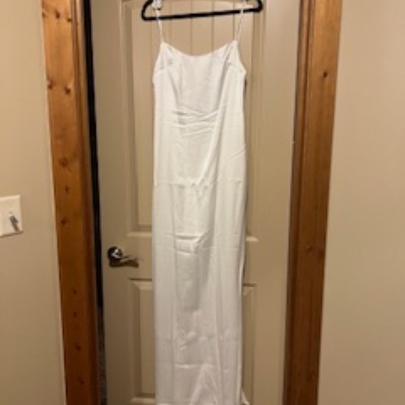 Meshki Elenora rose gown in white, size small - Picture 5 of 6